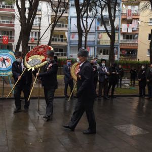 18 Mart Şehitleri Anma Günü ve Çanakkale Zaferi'nin 106. Yıldönümünde, Manisa Şehitliği'nde Tören Düzenlendi - fotoğraf 4