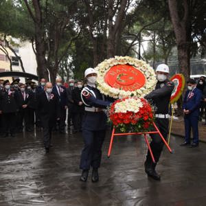 18 Mart Şehitleri Anma Günü ve Çanakkale Zaferi'nin 106. Yıldönümünde, Manisa Şehitliği'nde Tören Düzenlendi - fotoğraf 6