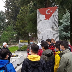 Gelibolu Yarımadası’ndan Alınan Toprak, Yalova Şehitliği’nde Kabirlere Bırakılmıştır. - fotoğraf 2