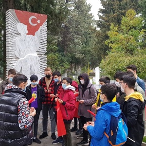 Gelibolu Yarımadası’ndan Alınan Toprak, Yalova Şehitliği’nde Kabirlere Bırakılmıştır. - fotoğraf 3