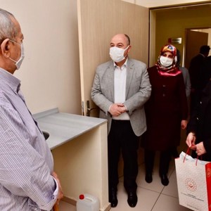 Sayın Valimiz Ömer Faruk Coşkun’dan Yaşlılar Haftası Dolayısıyla Huzurevine Ziyaret - fotoğraf 5