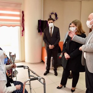 Sayın Valimiz Ömer Faruk Coşkun’dan Yaşlılar Haftası Dolayısıyla Huzurevine Ziyaret - fotoğraf 8