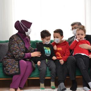 Vali Bilmez ve eşi Meral Bilmez Şehit Aileleri'ni ziyaret etti. - fotoğraf 1