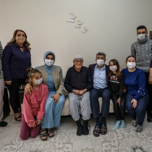 Vali Bilmez ve Eşi Meral Bilmez Yaşlıları Ziyaret etti - fotoğraf 4