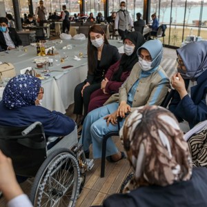 Vali Bilmez ve Eşi Meral Bilmez Yaşlıları Ziyaret etti - fotoğraf 6