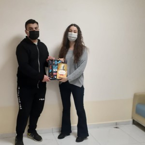 “Okul Destek Projesi” Kapsamında Çocuklarımıza Okuldaki Başarılarını Artırmak Adına Çeşitli Hediyeler Verildi. - fotoğraf 2