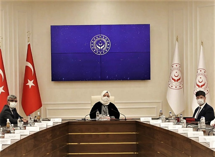 Bakanımız Zehra Zümrüt Selçuk 5 Nisan Avukatlar Günü'nü Kutladı. 