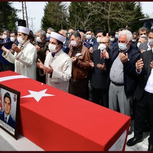 Trabzon Şehidine Ağlıyor. - fotoğraf 1