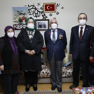 Bakan Selçuk, İftarda “Reşat Baba” Olarak Tanınan Kıbrıs Gazisi’nin Evine Konuk Oldu - fotoğraf 5