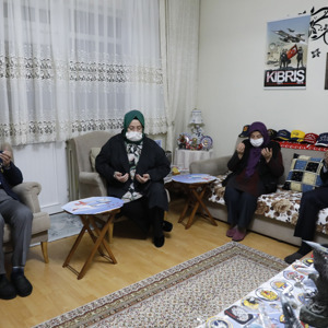 Bakan Selçuk, İftarda “Reşat Baba” Olarak Tanınan Kıbrıs Gazisi’nin Evine Konuk Oldu - fotoğraf 3