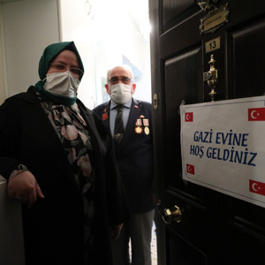 Bakan Selçuk, İftarda “Reşat Baba” Olarak Tanınan Kıbrıs Gazisi’nin Evine Konuk Oldu - fotoğraf 4