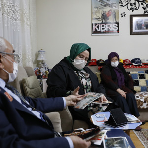 Bakan Selçuk, İftarda “Reşat Baba” Olarak Tanınan Kıbrıs Gazisi’nin Evine Konuk Oldu - fotoğraf 5