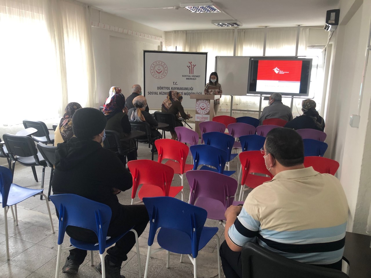 Dörtyol İlçemizde Sosyal Ekonomik Destek ve Engelli Evde Bakım Hizmet Modelinden Faydalanan Ailelere Eğitim Verildi.