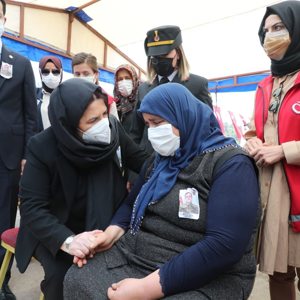 Bakan Yanık, Osmaniye’de Şehit Mustafa Çalım’ın cenaze törenine katıldı - fotoğraf 3