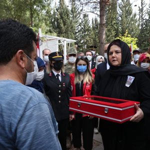 Bakan Yanık, Osmaniye’de Şehit Mustafa Çalım’ın cenaze törenine katıldı - fotoğraf 2