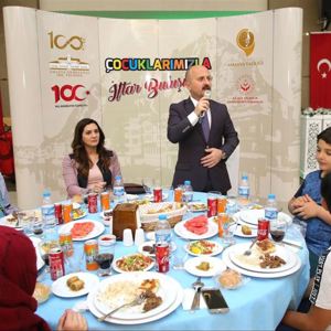 Valimiz Dr. Osman VAROL ve eşi Funda VAROL Hanımefendi İl Müdürlüğümüz Tarafından Verilen İftar Programına Katıldılar. - fotoğraf 2