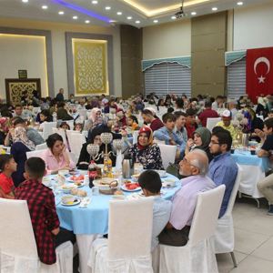 Valimiz Dr. Osman VAROL ve eşi Funda VAROL Hanımefendi İl Müdürlüğümüz Tarafından Verilen İftar Programına Katıldılar. - fotoğraf 4