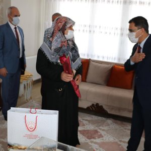 İl Müdürümüz Rifai Yıldırım Anneler Günü Münasebetiyle Şehit Yakınlarını Ziyaret Etti - fotoğraf 6