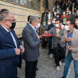 Vali Mehmet Emin  Bilmez, Eşi Meral Bilmez, İl Müdürümüz Tarık KUŞMAN ve Beraberindeki Protokol ile Şehit Ailelerini Ziyaret Ederek Bayramlarını Kutladılar - fotoğraf 1