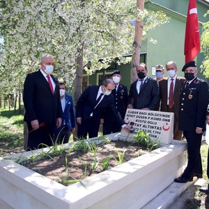 Şehit Oktay ALTUNTAŞ Şehadetinin Sene-i Devriyesinde Kabri Başında Dualarla Anıldı - fotoğraf 4