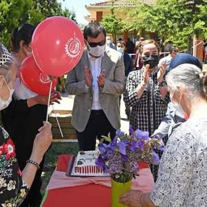 Valimiz Sayın Funda KOCABIYIK Engelliler Haftası dolayısıyla Engelsiz Yaşam Bakım Rehabilitasyon ve Aile Danışma Merkezimizi ziyaret etti. - fotoğraf 3