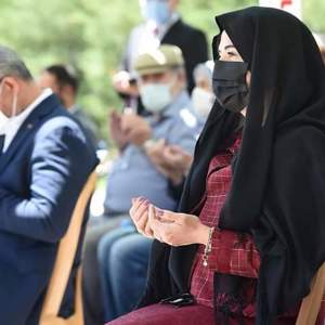 Valimiz Sayın Funda Kocabıyık Ramazan Bayramı Dolayısıyla Uşak Şehitliğini Ziyaret Etti - fotoğraf 1