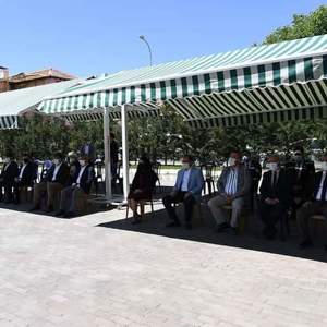 Valimiz Sayın Funda Kocabıyık Ramazan Bayramı Dolayısıyla Uşak Şehitliğini Ziyaret Etti - fotoğraf 8
