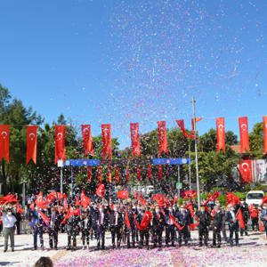 19 Mayıs Atatürk’ü Anma Gençlik ve Spor Bayramı kutlama programı gerçekleştirildi.  - fotoğraf 2