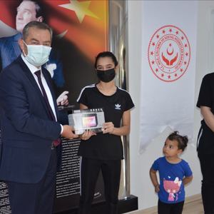 Aile Haftası Kapsamında Başarılı Çocuklara Tablet Dağıtımı Gerçekleştirildi - fotoğraf 5