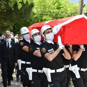 ŞEHİT POLİS MEMURU CİHAN TÜRKMENOĞLU BALIKESİR'DE TOPRAĞA VERİLDİ - fotoğraf 1