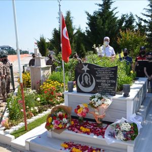 Şehit Polis Memurumuz Nefize Çetin ÖZSOY Kabri Başında Anıldı - fotoğraf 9