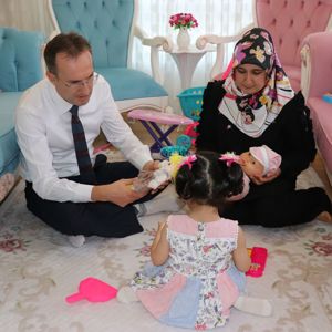 İş Dönüşü Yolunu Gözleyen Küçük Kızlarıyla Mutlulukları Katlandı - fotoğraf 4