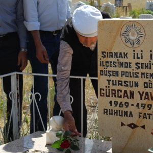 Şehit Polis Memuru Gürcan YAVUZ Şehadetinin Sene-i Devriyesinde Kabri Başında Dualarla Anıldı - fotoğraf 8