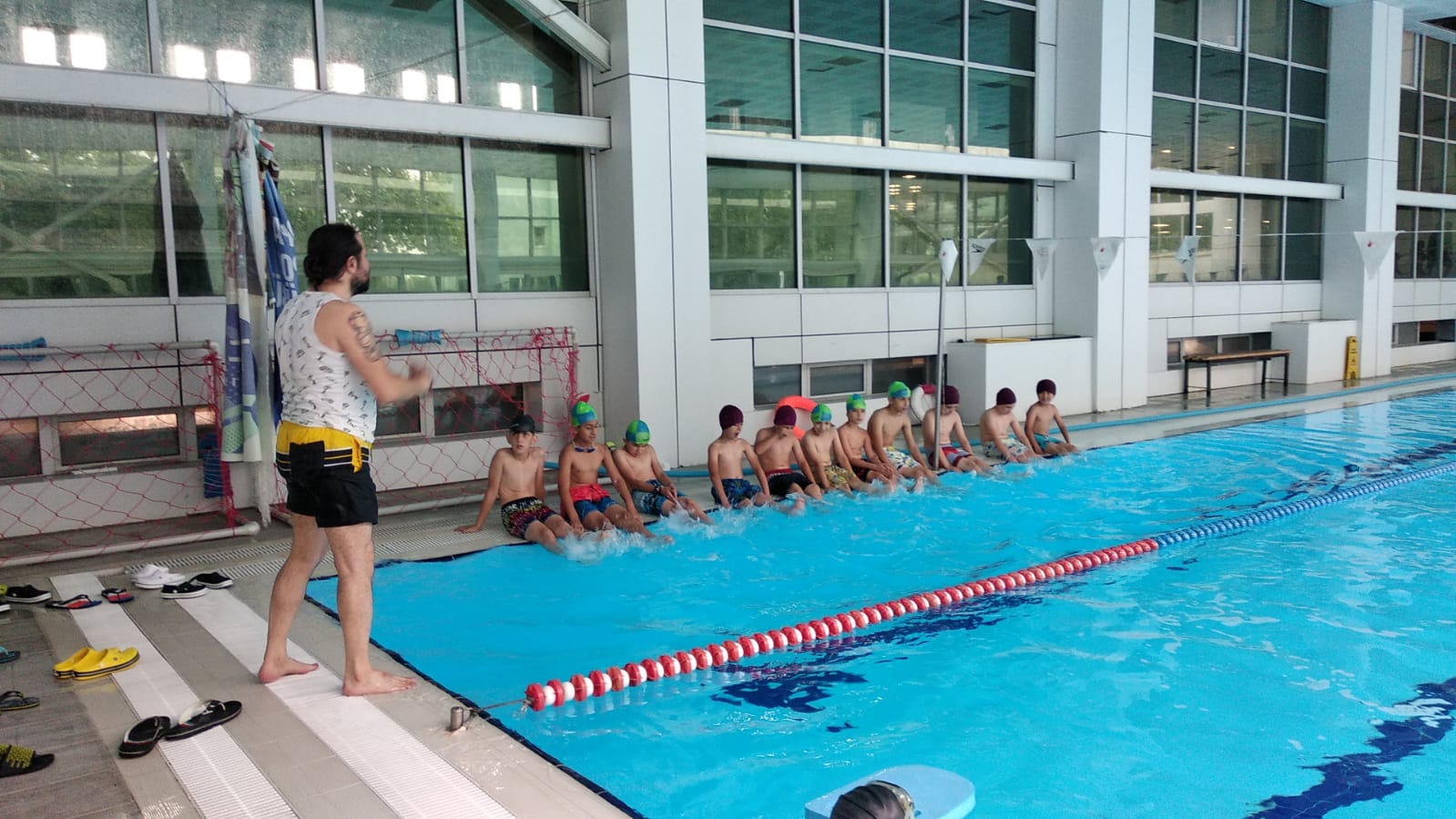 Gençlerimiz Yüzme Öğreniyor