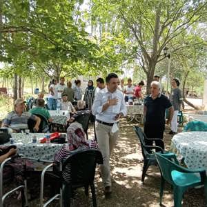 Müdürümüz Ömer Turan Pandemi Kısıtlamalarının Kaldırılması ile Yaşlılarımızla Piknikte Bir Araya Geldi - fotoğraf 1