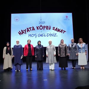 Çocuklarımız Saygıdeğer Emine Erdoğan Hanımefendi’nin teşrifleriyle gerçekleşen Hayata Köprü Sanat programda hünerlerini sergiledi. - fotoğraf 6
