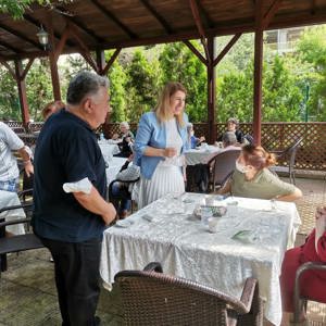 İl Müdürümüz Arzu GÜR ve Etiler Huzurevimizdeki büyüklerimiz, yeni haftaya birlikte "merhaba" dediler. - fotoğraf 1