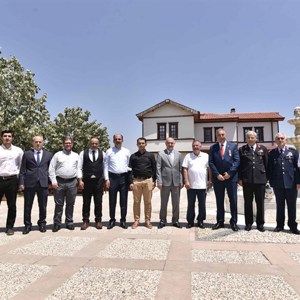 Vali Vahdettin Özkan ve eşi Dr. Ruhan Özkan, Şehit Aileleri ve Gazilerimizle Bir Araya Geldi - fotoğraf 4