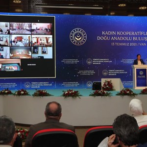 Aile ve Sosyal Hizmetler Bakanımız Derya Yanık, Van'da Kadın Kooperatifleri Doğu Anadolu Buluşması’na katıldı - fotoğraf 1