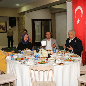 Müdürlüğümüz Şehit Aileleri ve Gazilerimiz Onuruna Düzenlenen 15 Temmuz Yemeğinde - fotoğraf 9