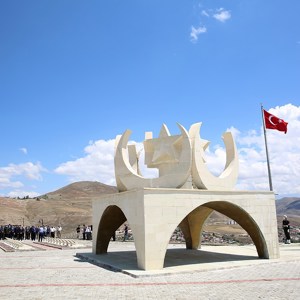15 Temmuz Demokrasi Ve Milli Birlik Günü Dolayısıyla Bayburt Şehitliği’nde Tören Düzenlendi - fotoğraf 3