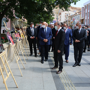 Bayburt’ta Milletin Demokrasi Zaferi Fotoğraf Sergisiyle Anlatıldı - fotoğraf 3