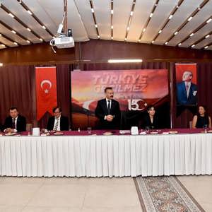 İl müdürümüz Ömer Turan Valimiz Sayın Hüseyin Aksoy başkanlığında 15 Temmuz Demokrasi ve Milli Birlik Günü nedeniyle düzenlenen yemek programında Şehit ve Gazi Aileleri ile bir araya geldi - fotoğraf 2