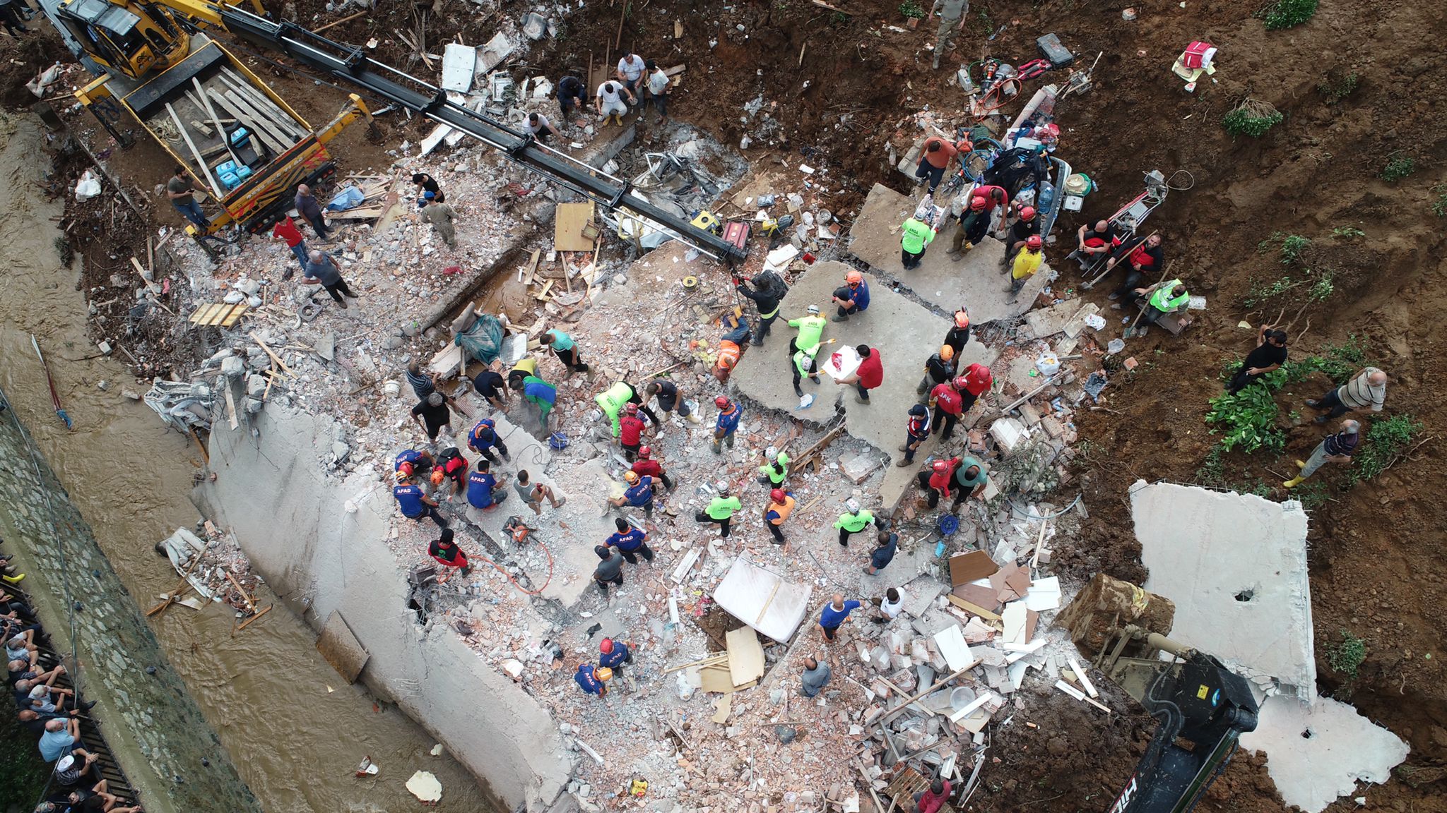 Bakanımız Yanık: “Afet dönemlerinde de şiddet mağduru kadınlarımız hizmetlerimize kesintisiz ulaşacak”