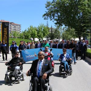 Elazığ'da Engelliler Farkındalık İçin Yürüdü, Halk Oyunları Oynadı - fotoğraf 2