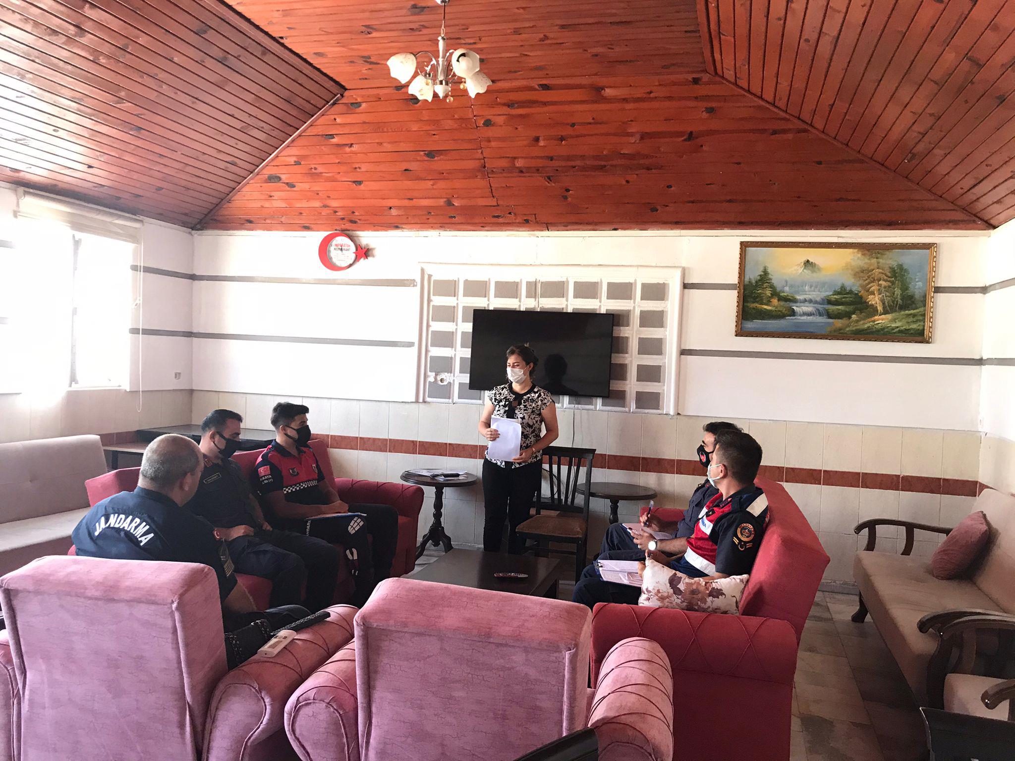 Samandağ Jandarma Karakol Komutanlığı’na "Şiddet Mağduru ile Görüşme Teknikleri ” Semineri Verildi.