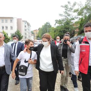 Aile ve Sosyal Hizmetler Bakanımız Derya Yanık, selden etkilenen Rize ve Artvin'de incelemelerde bulundu - fotoğraf 11