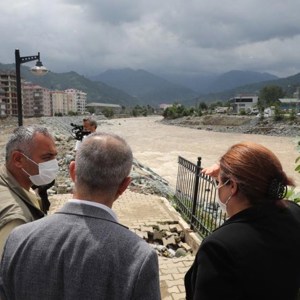 Aile ve Sosyal Hizmetler Bakanımız Derya Yanık, selden etkilenen Rize ve Artvin'de incelemelerde bulundu - fotoğraf 2
