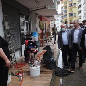 Aile ve Sosyal Hizmetler Bakanımız Derya Yanık, selden etkilenen Rize ve Artvin'de incelemelerde bulundu - fotoğraf 3