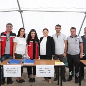 Aile ve Sosyal Hizmetler Bakanımız Derya Yanık, selden etkilenen Rize ve Artvin'de incelemelerde bulundu - fotoğraf 9